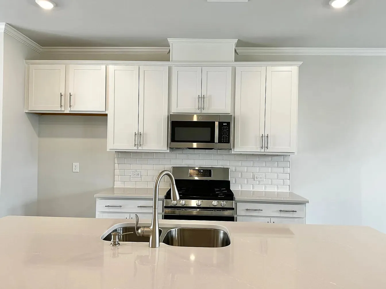 2505 Kasota Ln — Photo 4