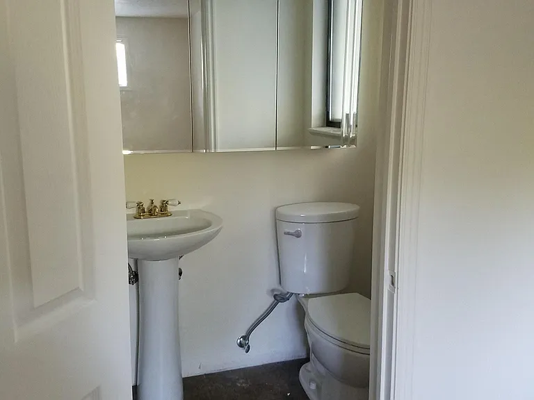 6413 Davis St — Photo 11