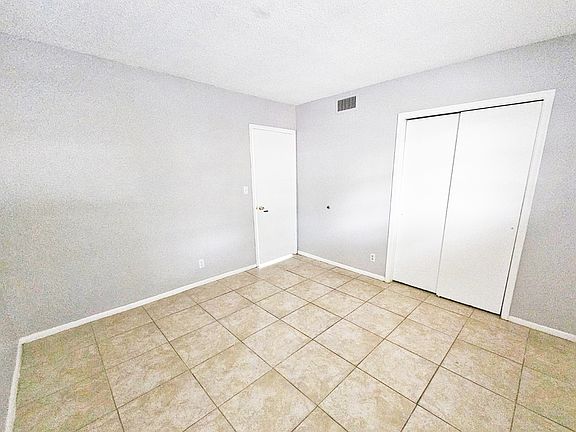 5th image of 430 NW 40th Ct #1