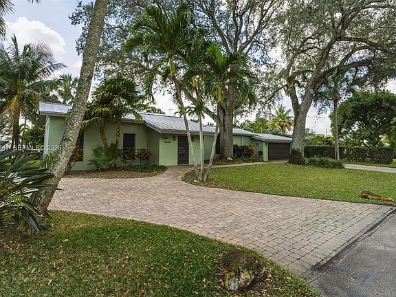 5th image of 1400 SW 12th Ct