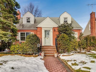 23 Yale Boulevard, New Hyde Park, NY, 11040