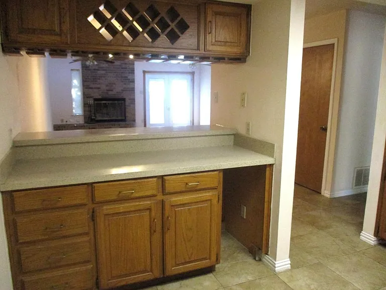 203 Yorkshire Ct — Photo 7