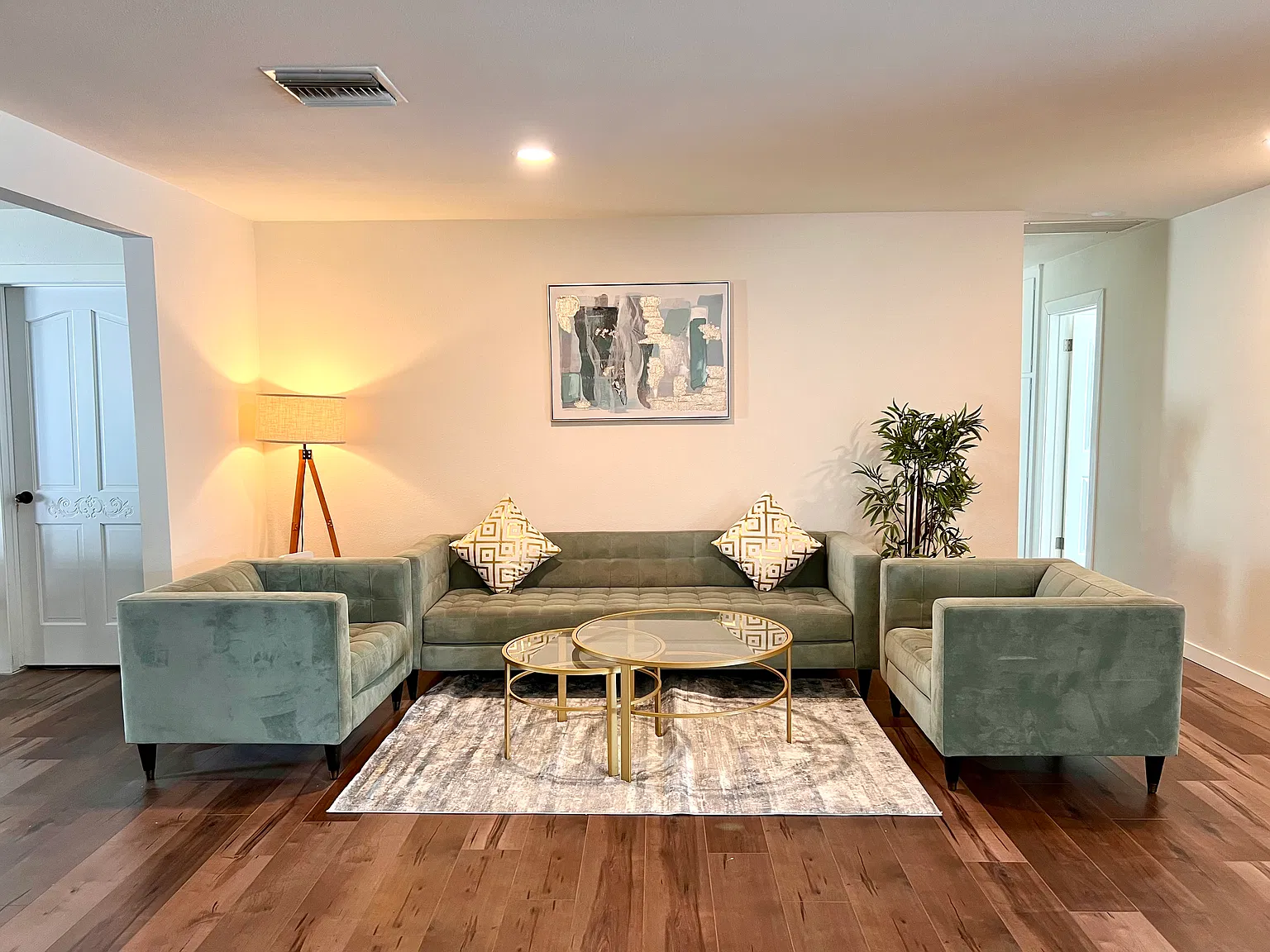 1 bed, 400 sqft, $1,350 — Photo 2