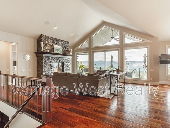 3rd image of 678 Kuipers Cres
