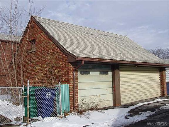 3rd image of 2251 Forest Ave
