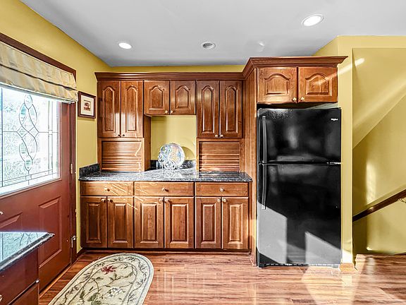 5th image of 2650 Sunnyside Ave