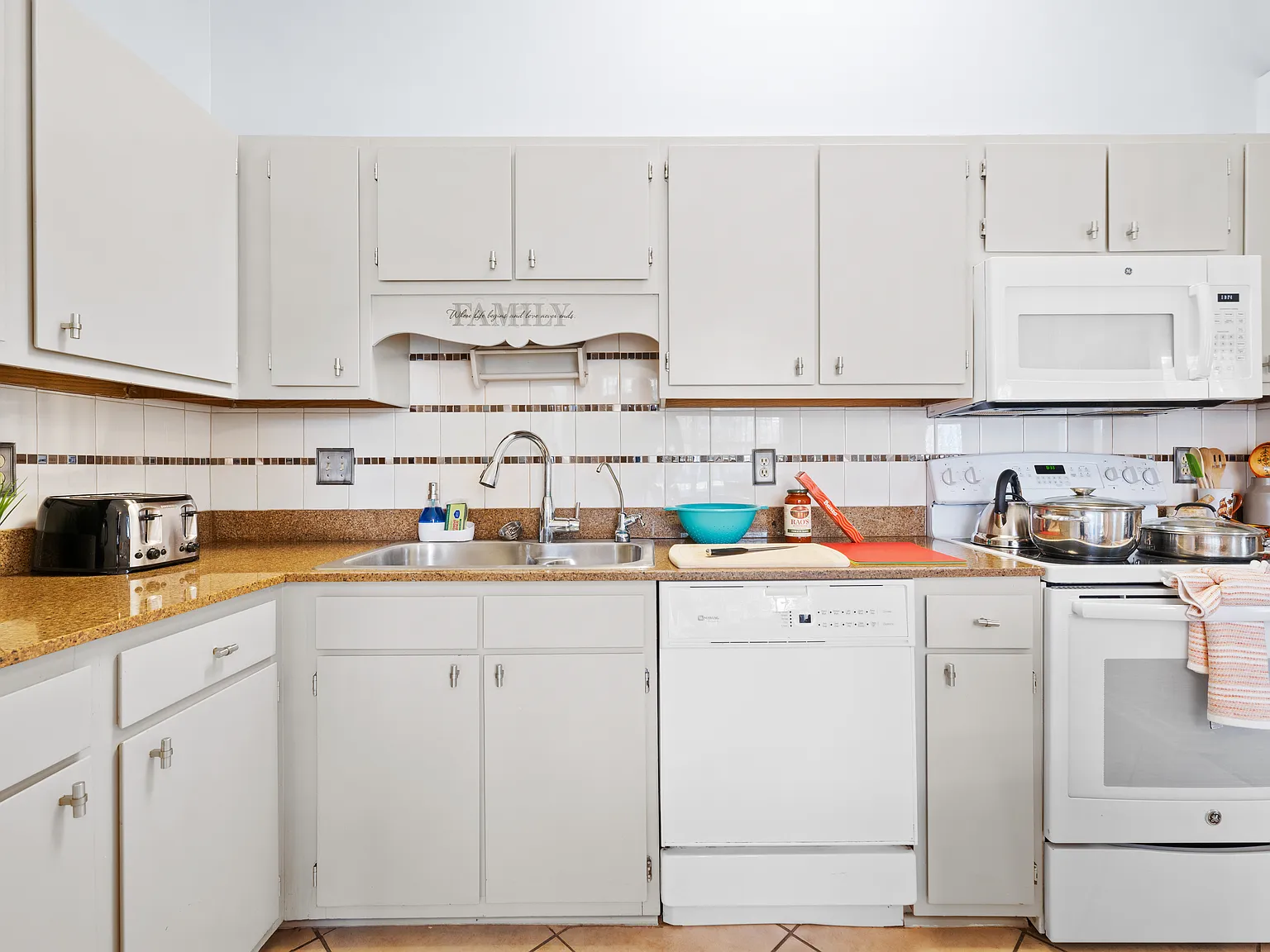 3 bed, 1025 sqft, $2,795 — Photo 3