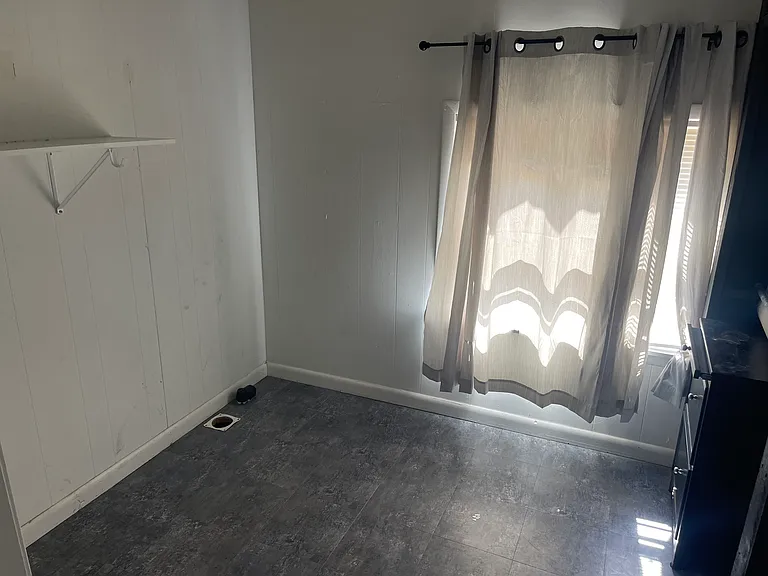 220 Williams St — Photo 5