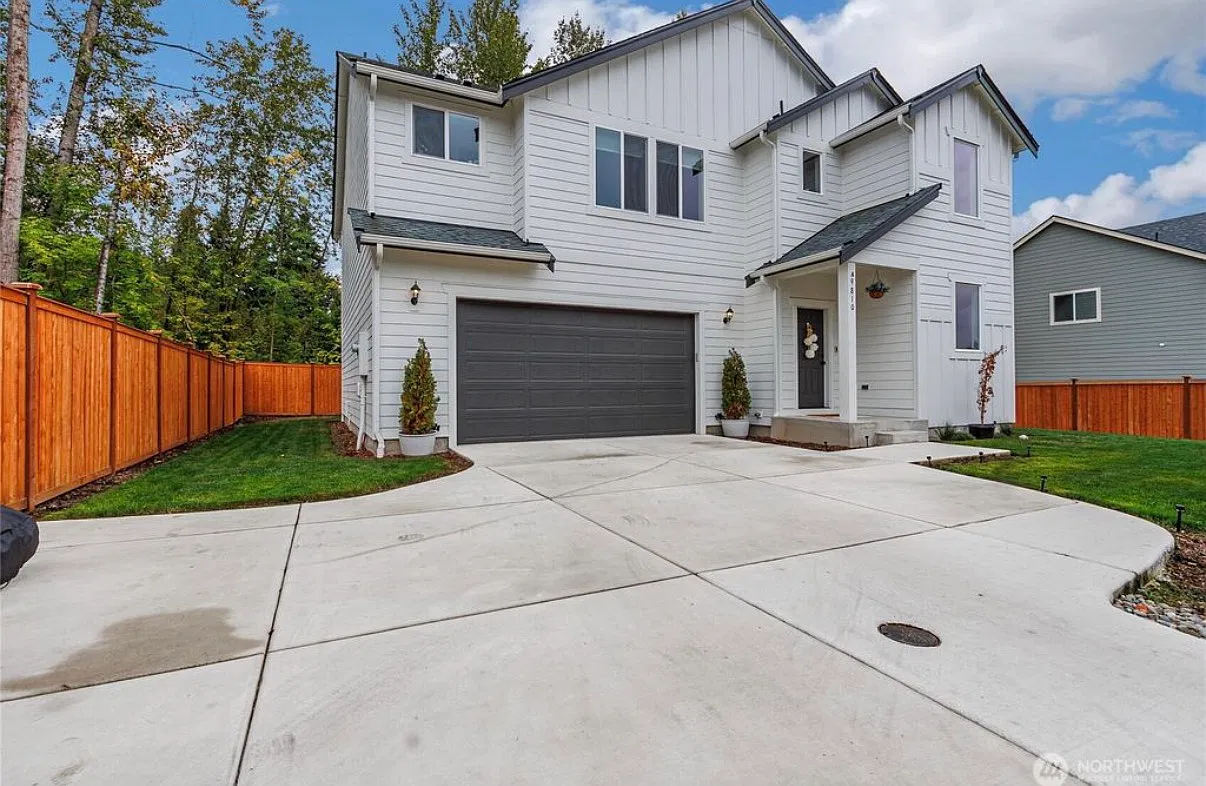 4 bed, 2336 sqft, $3,500 — Photo 1