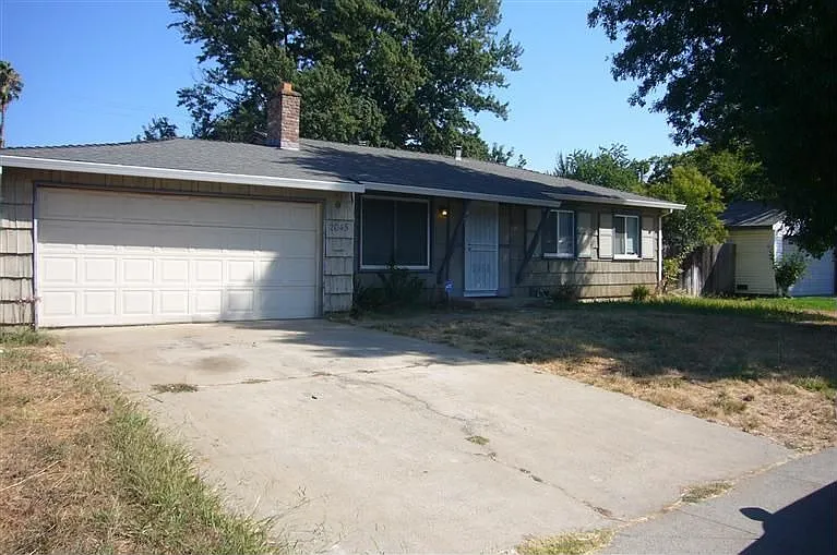 2045 Rossmoor Dr photo 1