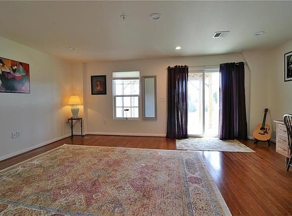 5th image of 7 Yellow Rose Ln