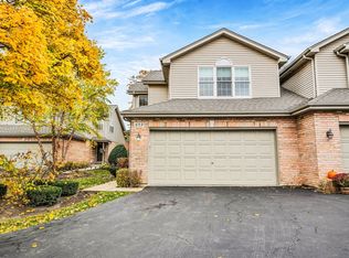 853 Rosebud Ct, Roselle, IL 60172