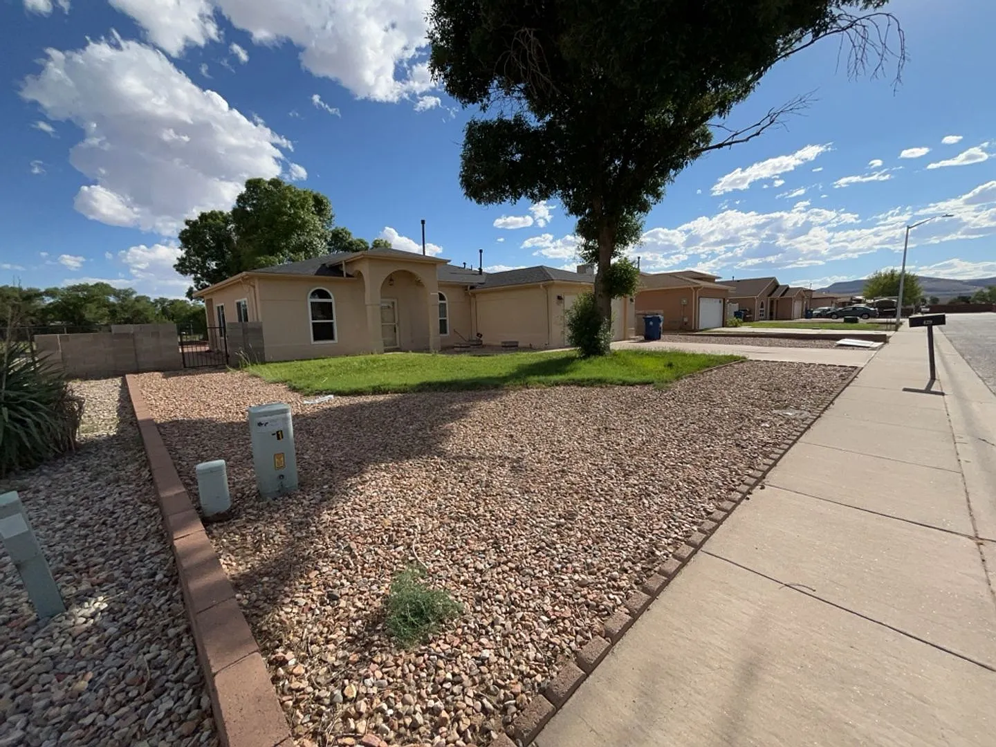 Beautiful Home in Los Lunas — Photo 2