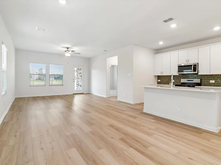 1404 Bridgestone Dr — Photo 4