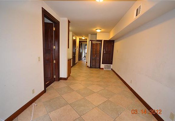 4th image of 930 E 10th St #B