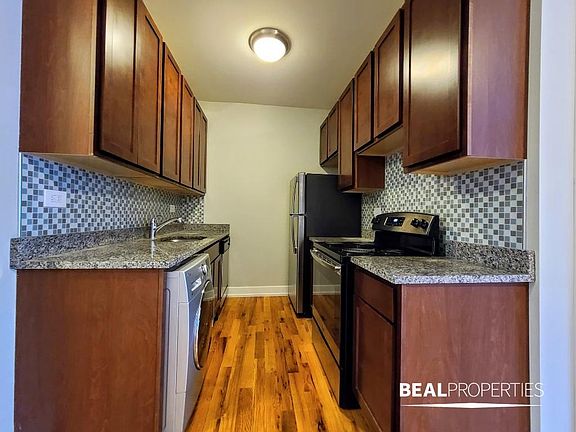 4th image of 536 W Arlington Pl APT 8