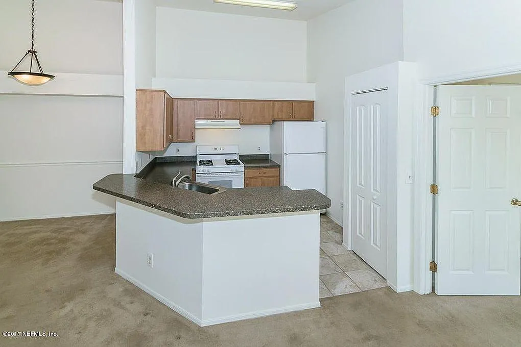 2 bed, 1212 sqft, $1,650 — Photo 4
