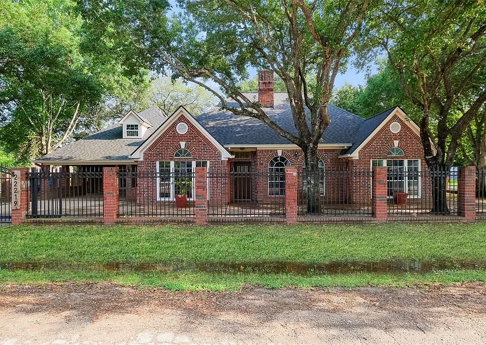 1st image of 22219 Saddlewood Dr