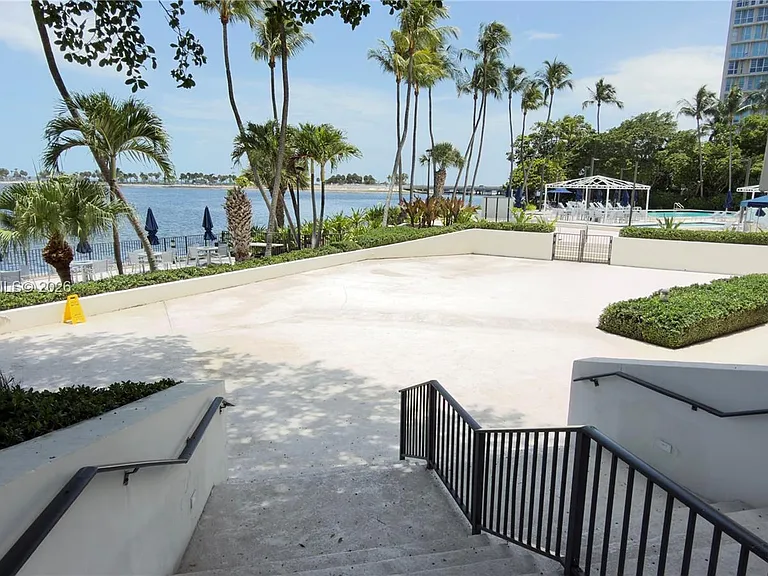 2333 Brickell Ave #614 — Photo 45