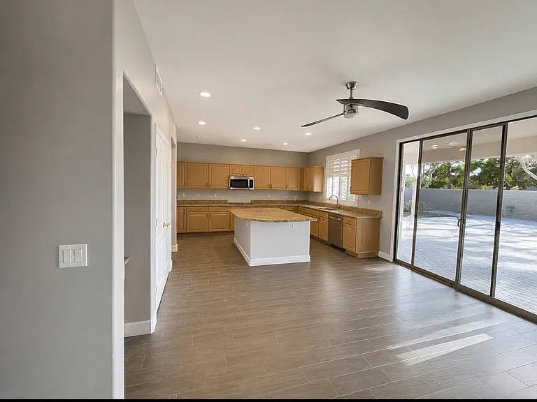 2446 S Sorrelle — Photo 5
