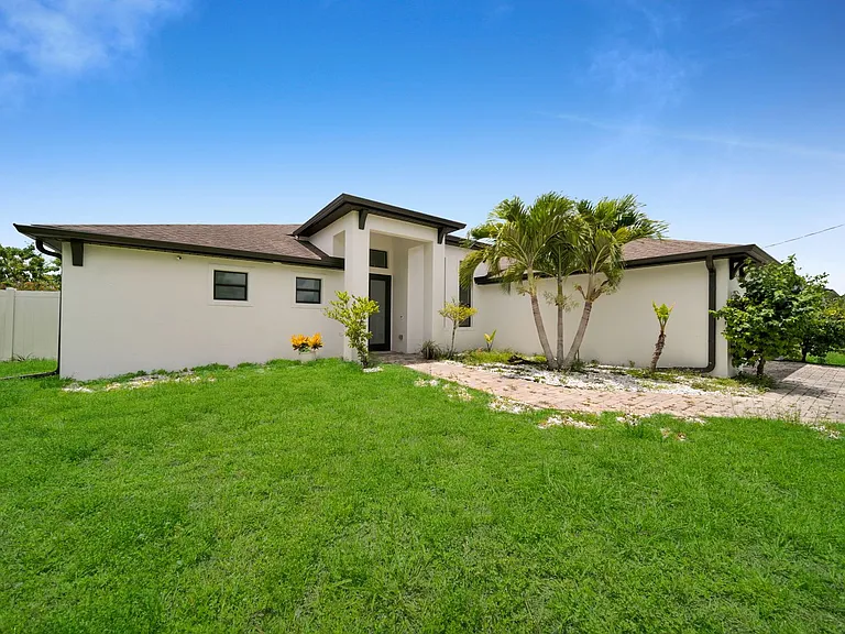 2204 SW 30th Ter — Photo 36