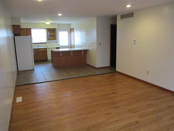 4th image of 2507 Northampton Dr