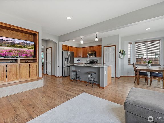 4th image of 6915 85th Avenue NE