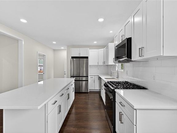 5th image of 25 Fairview St