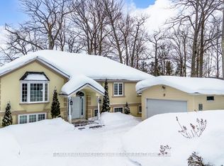 383 Peek A Boo Trl, Tiny, ON L9M 0B3