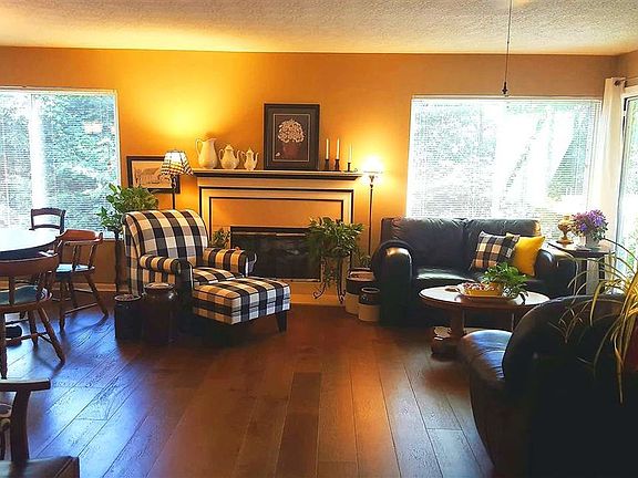 3rd image of 2280-204 Edenderry Dr