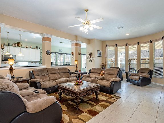 4th image of 18007 Dovefield Ln