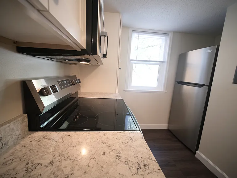 3114 E Covenanter Dr — Photo 2