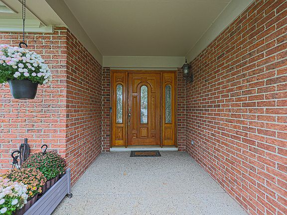 3rd image of 470 Bradley Rd