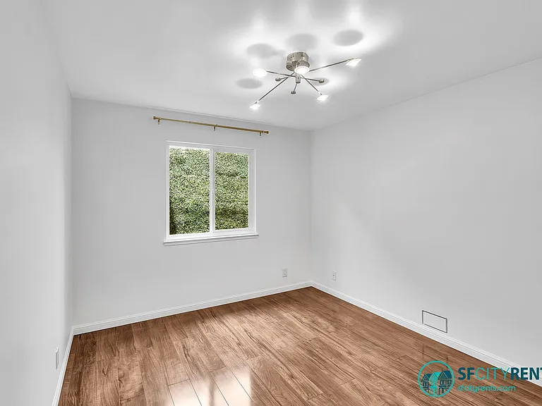 1043 Dolores St — Photo 16
