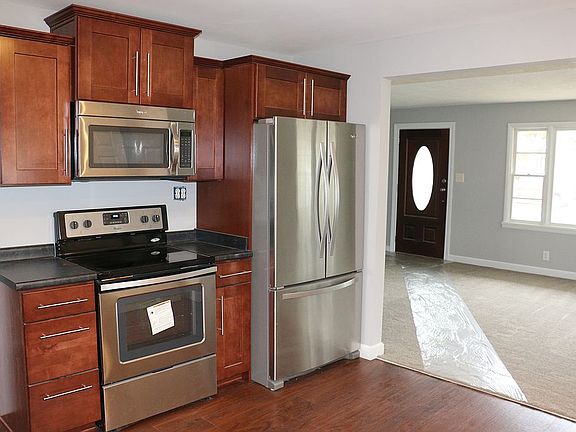 3rd image of 1546 Evans Ave