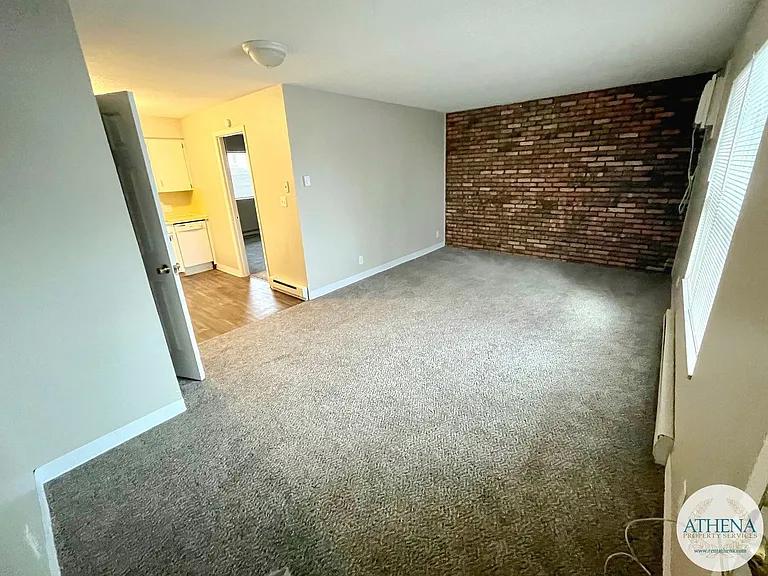 313 N Fountain St — Photo 2