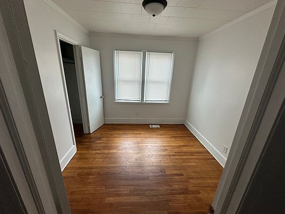 5th image of 505 W Morehead St