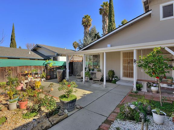 4th image of 240 Arbor Valley Dr