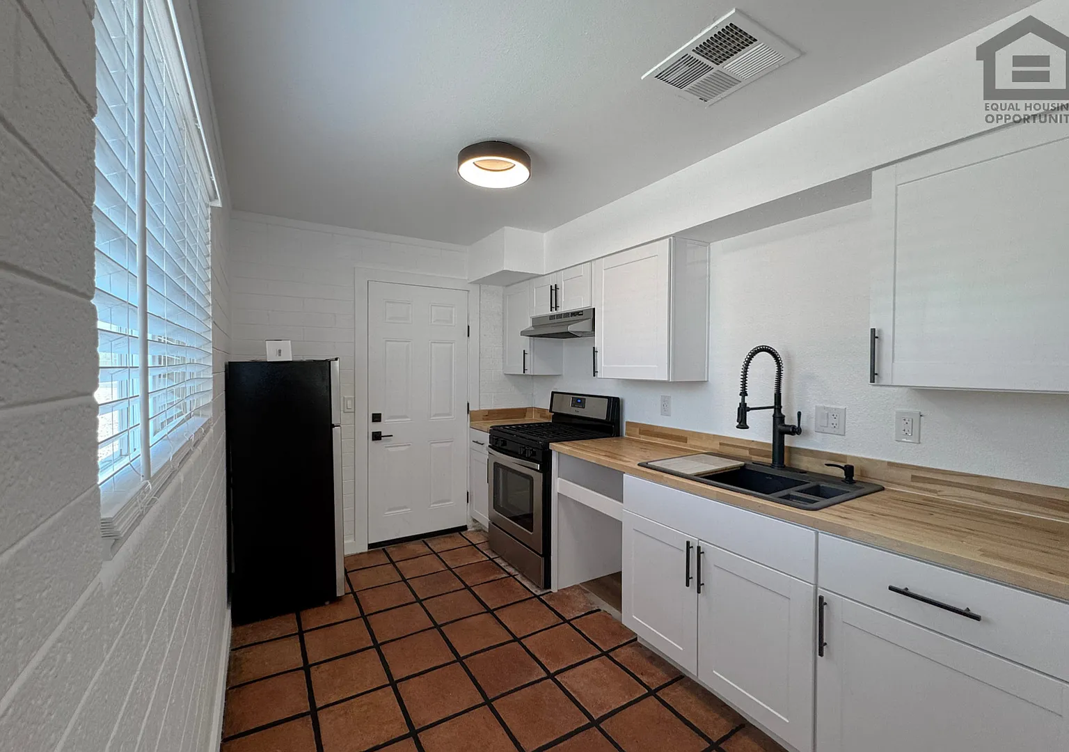 4933 E Willetta St — Photo 1