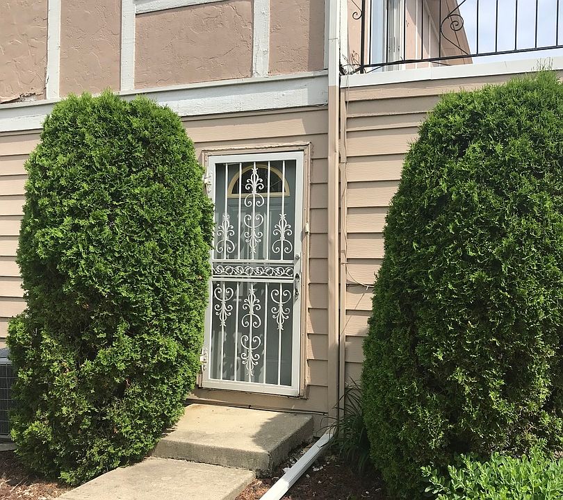 1st image of 19334 Oakwood Ave #19334