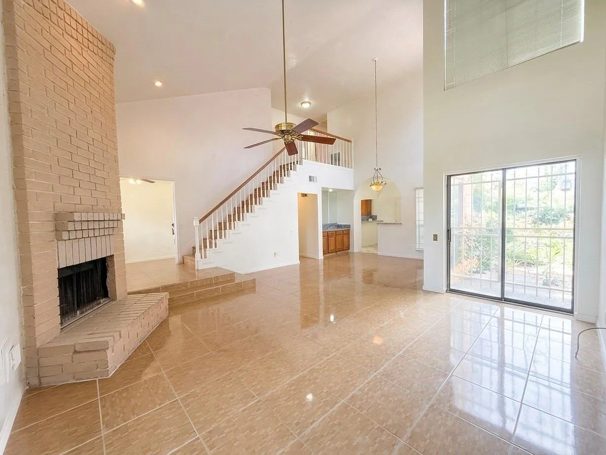 3 bed, 3.5 bath, 2026 sqft, $1,850 — Photo 2