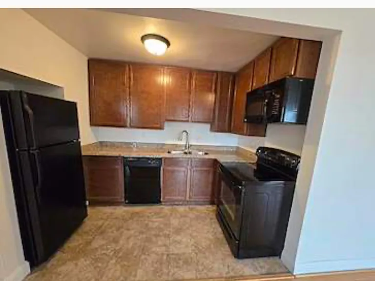 15 E Kirby St — Photo 8