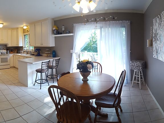 Eat in kitchen