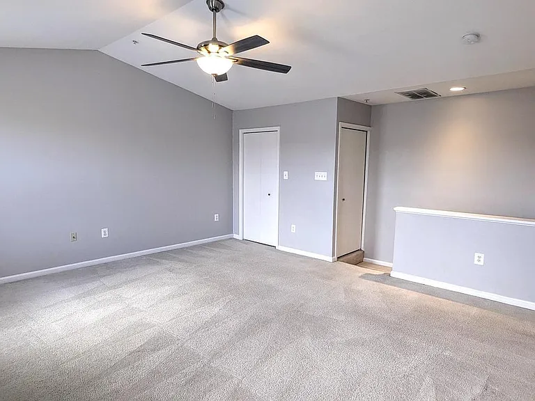 1009 Robin Hill Ter — Photo 12