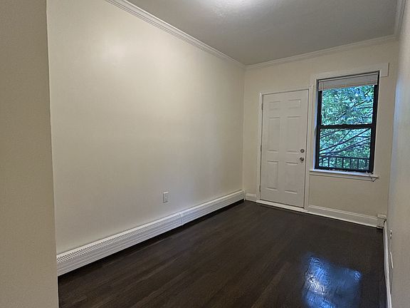 4th image of 435 Walnut Ave APT 9