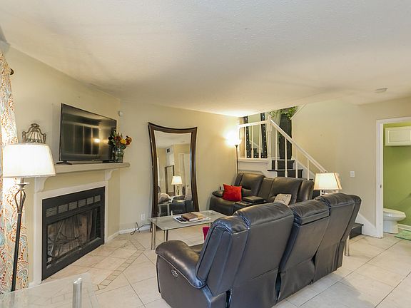 3rd image of 211 Longhunter Cir