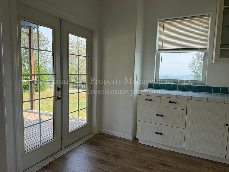 998 Burnt Ridge Rd — Photo 5