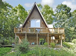 3 Tree Top Ln, Poughkeepsie, NY 12603