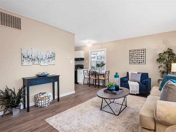 4th image of 7856 Carlsbad Dr