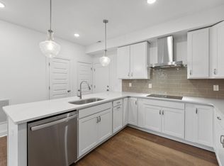 1230 Coach Station Aly #101, Raleigh, NC 27601